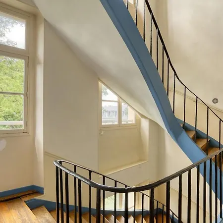 Lumiere - 10 Min Chateau Apartment